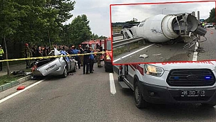 Feci kazada beton mikseri otomobilin üzerine devrildi