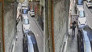 Flaş Haber! Apartman kapısını sırtlayarak götürdü