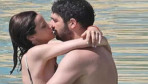 İrem Helvacıoğlu plajda sevgilisiyle aşka geldi! Şok görüntüler!