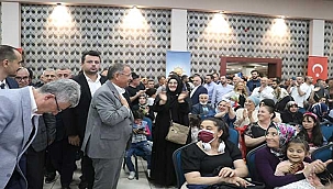 İzmit’te Mehmet Özhaseki’ye Büyük İlgi