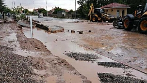 Kayseri'de sağanak yağış! Dere taştı, evleri su bastı!