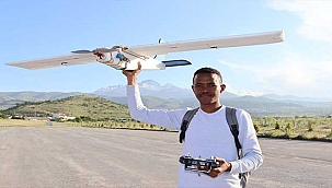 Kayseri'deki yabancı uyruklu öğrenciler TEKNOFEST için hazırladıkları prototip İHA'yı uçurdu