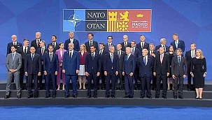 NATO Zirvesi'nde aile fotoğrafı