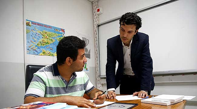 Otizmli Mert ressam olmak istiyor