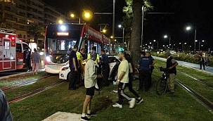 Otomobil tramvay hattına uçtu! 