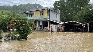 Sağanak nedeniyle bazı evleri su bastı