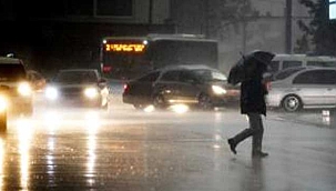 Şiddetli yağış! Mazgallar taştı, yollar göle döndü!