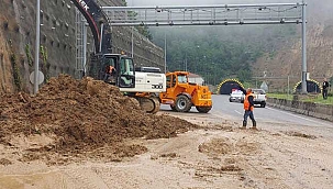 Son Dakika: Bolu Dağı'nda toprak kayması! İstanbul yönü ulaşıma kapandı! 