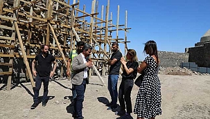 Tarihi kalenin restorasyon çalışmasında 3 insan iskeleti bulundu