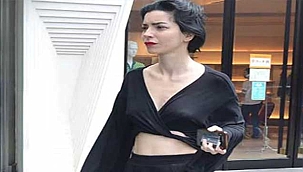 Yeni şarkı çıkartan Merve Boluğur transparan bluzuyla dikkat çekti!