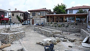 Yıkılan kaçak yapıların altından tarih çıktı