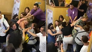 Adalar vapurunda turistler arasındaki çıkan yer kavgasında ortalık karıştı polis zor ayırdı!