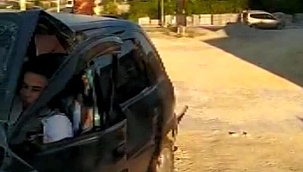 Aydınlatma direğine çarpan otomobilin sürücüsü yaralandı 