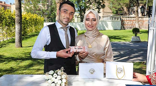 Başkan Yalçın’dan Anlamlı Nikah Hatırası