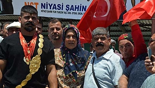 Başpehlivan Şimşek'in annesi: Oğlumla iftihar ediyorum