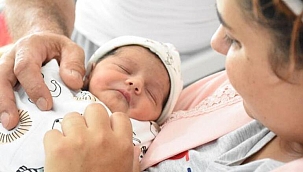 Hollanda'da 'bebek ölü' diye kürtaj önerdiler, Türkiye'ye geldi doğum yaptı