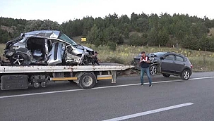 Katliam gibi kaza! Otomobil ile cip çarpıştı: 5 ölü, 4 yaralı