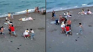 Kavga edenleri ayırmak isterken kavgaya dahil oldu