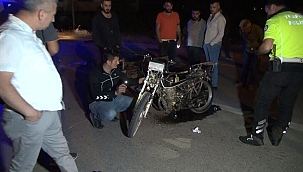 Motosiklet ile otomobillerin çarpıştığı kazada ağır yaralılar var 