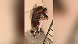 Şok görüntüler! Kardeşi ile tartışan ağabey keserle evi bastı! 