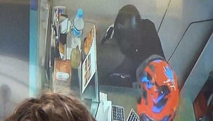  Şok Görüntüler! Kuyumcuyu soyup kaçtılar !