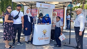 Ak Parti İl Kadın Kollarının Standına Yoğun İlgi