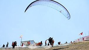 Ali dağı’nda yamaç paraşütü heyecanı 