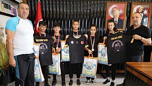 Başkan Uzunluoğlu'dan Pınarbaşı Belediyespor Kulübüne Yeni Forma