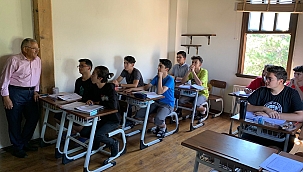 Büyükkılıç, gençlik merkezlerinde gençlerle buluştu