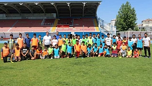 İl Müdürü Kabakcı, GSB Spor Okulları Futbol Kursunu Ziyaret Etti