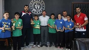 Kabakcı, Şampiyon Raketleri Makamında Ağırladı