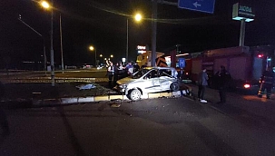 Kamyonla çarpışan otomobildeki anne ile kızı yaşamlarını yitirdiler