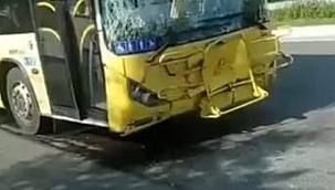 Pendik'te İETT Otobüsünün Çarptığı Minibüste Korku Dolu Anlar Kamerada