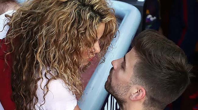 Pique Kendisinden 12 Yaş Küçük Öğrenciyle...