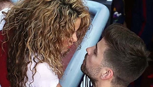 Pique Kendisinden 12 Yaş Küçük Öğrenciyle...