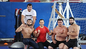 Şampiyon Sporcu Rıza Kayaalp ile Federasyon Başkanı Eroğlu Antrenman Yaptı