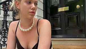 Serel Yereli Bikini Askılarını İndirip Poz Verdi 