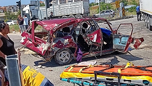 TIR, Otomobile Çarptı: 1 Ölü, 3 Yaralı