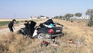  'U' dönüşü yapan TIR'a çarptı: 3 ölü, 1 yaralı