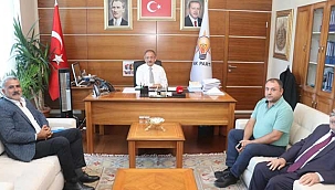 Özhaseki, Erzurum ve Diyarbakır'dan Gelen Belediye Başkanları ile Görüştü