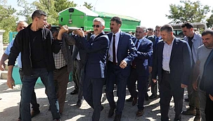 Bakan Yardımcısı Nazif Yılmaz'ın Annesi Hakk'a Uğurlandı