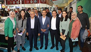 Başkan Büyükkılıç, Vali Gökmen Çiçek ile Birlikte 5. Kayseri Kitap Fuarı’nı Ziyaret Etti