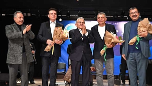 Başkan Büyükkılıç, Konser ve Şiir Dinletisinde Şarkı Söyledi