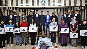 Başkan Öztürk Ali Elmacı Ortaokulu Başarı Ödülleri Programına Katıldı