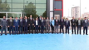 Vali Çiçek’ten Gençlik ve Spor İl Müdürlüğünü Ziyaret