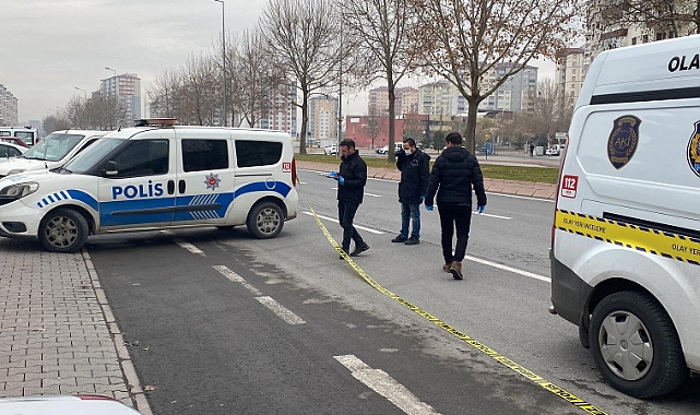 Kayseri'de araçtan açılan ateş sonucu 2 kişi yaralandı.