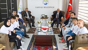 Şampiyon Sporcularda Başkan Esat Öztürk’e Ziyaret