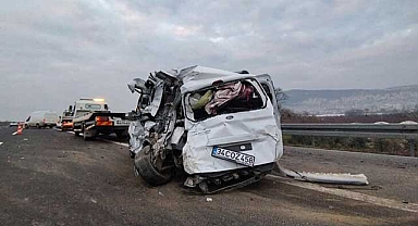 Ticari Araca Minibüs Çarptı: 5 Yaralı