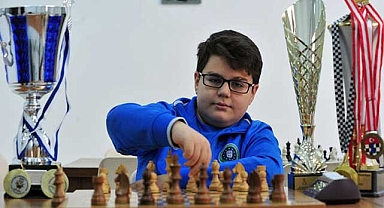 Anaokulunda başlayan satranç merakı onu 10 yaşında dünya şampiyonu yaptı