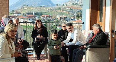 Bakan Kurum, Manavgat'ta afetzedelerin evlerine konuk oldu